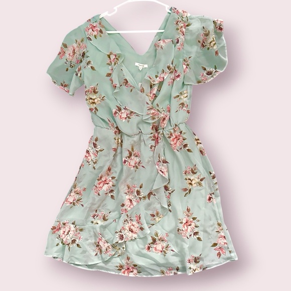 Maurices Dresses & Skirts - Maurices Flutter Sleeve Chiffon Wrap Mini Dress Mint Green Floral Size Small